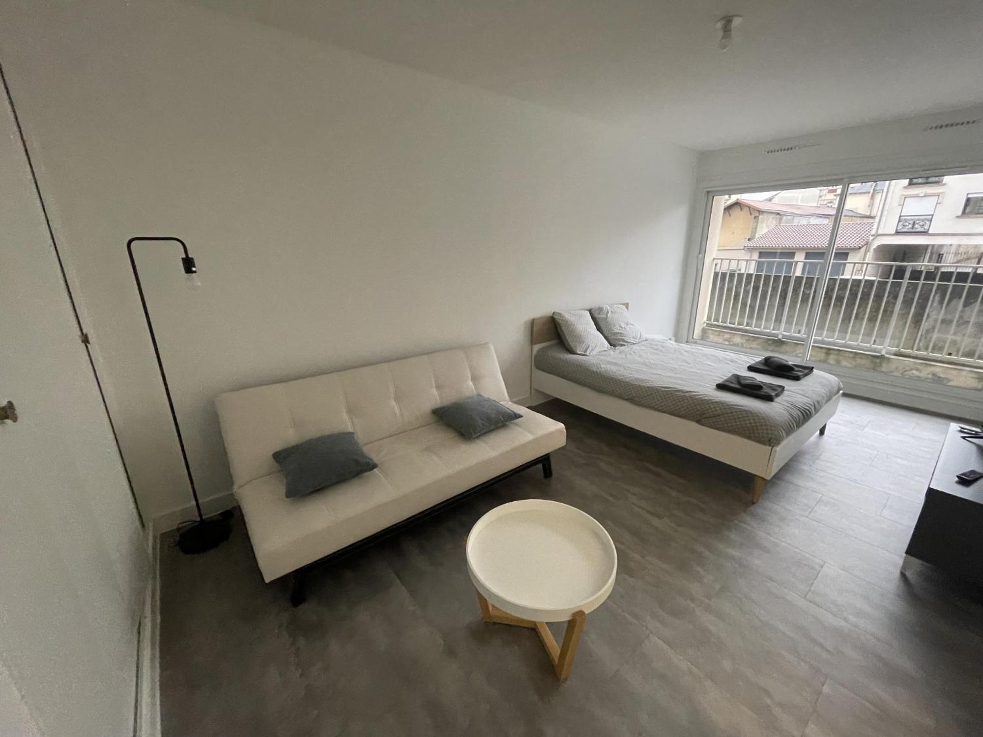 Logement Neuf A Proximite Du Centre Ville Avec Parking Limoges Exterior photo